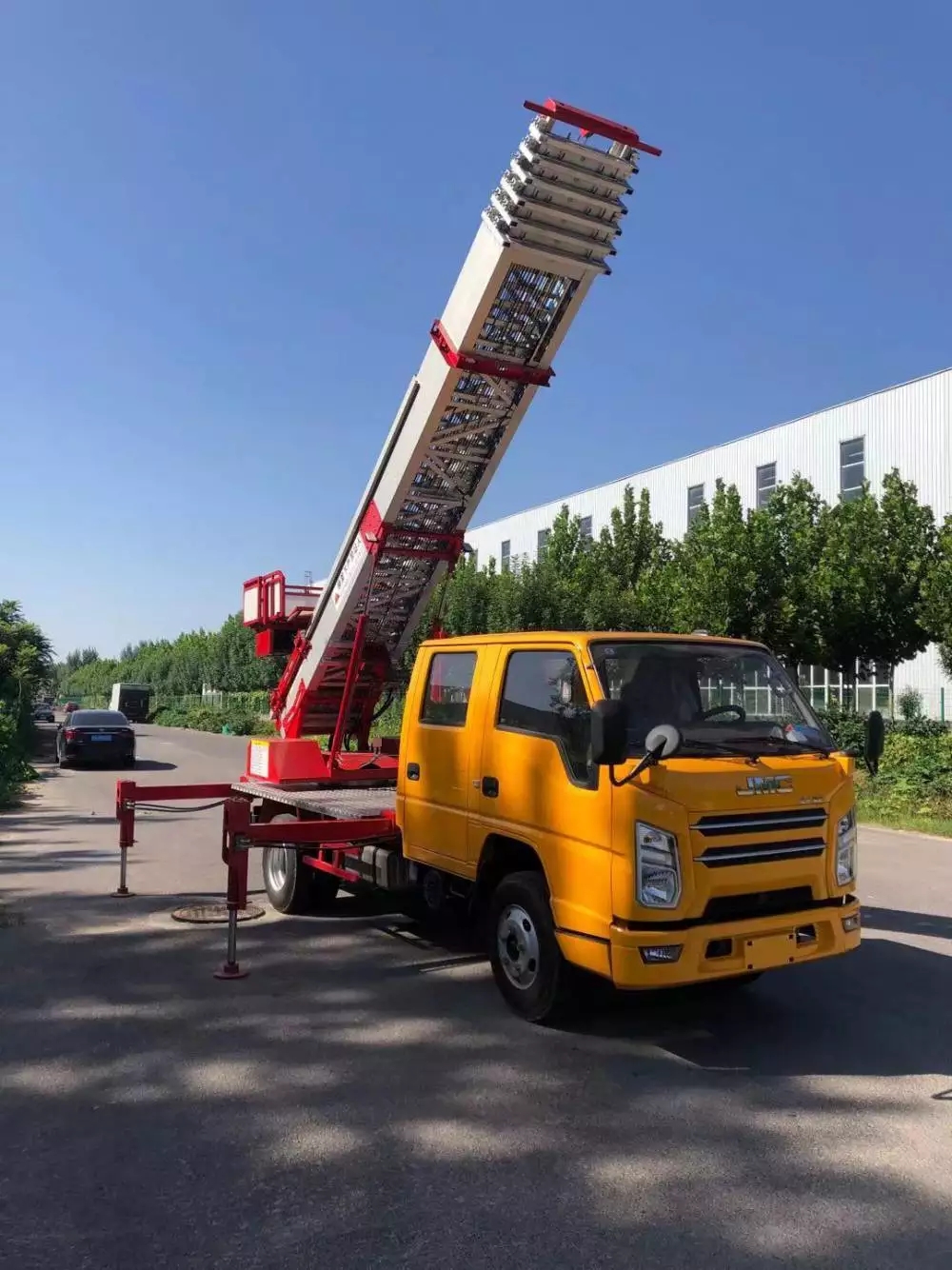 嘉善县附近的云梯车出租服务：轻松解决高空作业需求