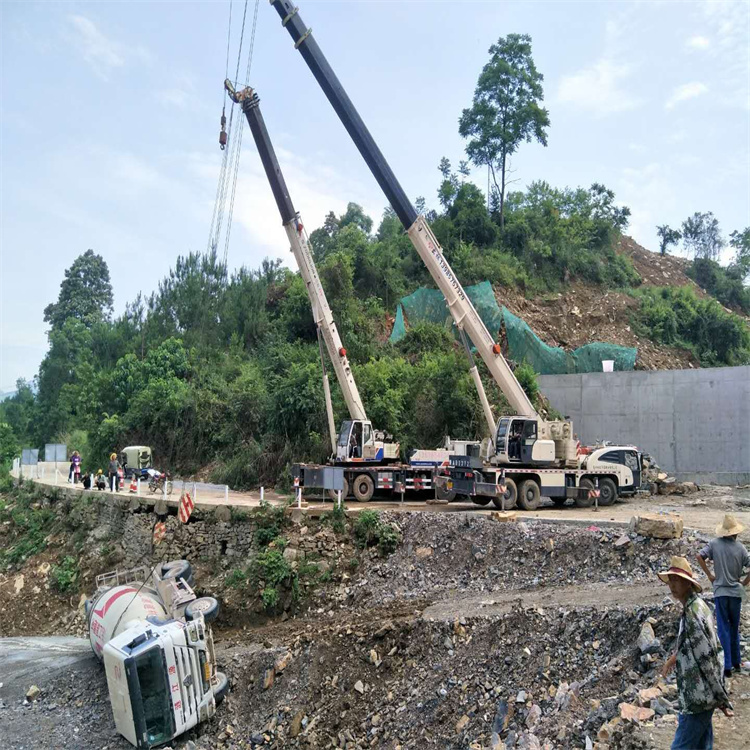 嘉善县汽车掉沟里叫吊车救援要多少钱